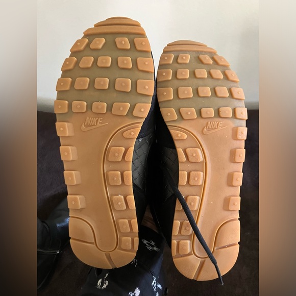 Nike Womens Md Runner 2 Mid Prem Hi Top Trainers 845059 Sneakers Shoes 004 - Picture 4 of 5